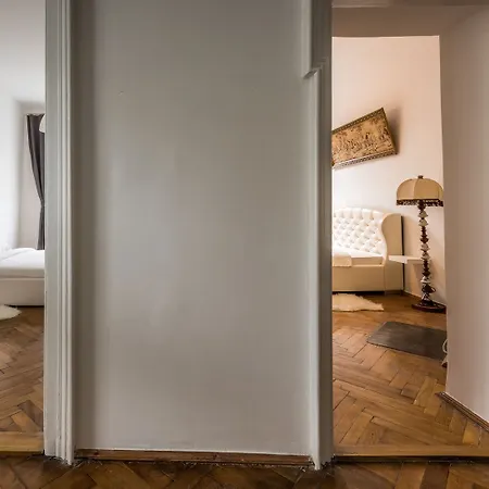 Heaven Eleven - Old Town Apartment